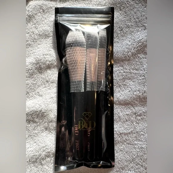 BYOD 3-Piece Face Brush Set BRAND NEW/SEALED - Picture 2 of 3